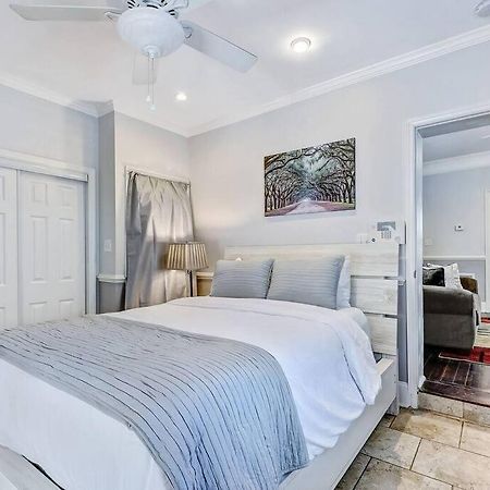 Historic Savannah Gold Private Condo With Pool - 2Bed, 1&Half Bath, Sleeps 6, 1St Floor, 15 Min Walk To Historic Savannah Center And All Attractions Exterior photo