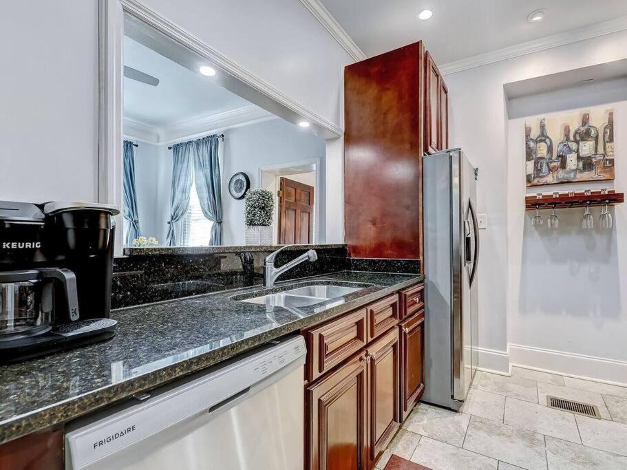 Historic Savannah Gold Private Condo With Pool - 2Bed, 1&Half Bath, Sleeps 6, 1St Floor, 15 Min Walk To Historic Savannah Center And All Attractions Exterior photo