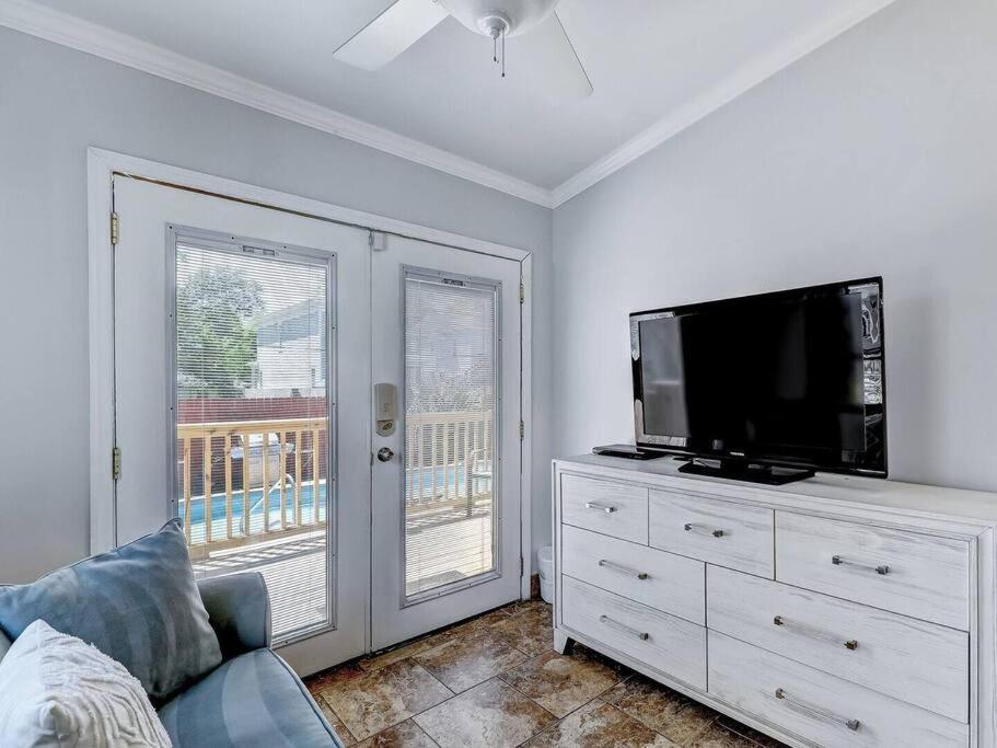 Historic Savannah Gold Private Condo With Pool - 2Bed, 1&Half Bath, Sleeps 6, 1St Floor, 15 Min Walk To Historic Savannah Center And All Attractions Exterior photo