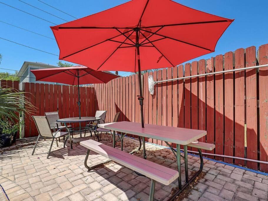 Historic Savannah Gold Private Condo With Pool - 2Bed, 1&Half Bath, Sleeps 6, 1St Floor, 15 Min Walk To Historic Savannah Center And All Attractions Exterior photo